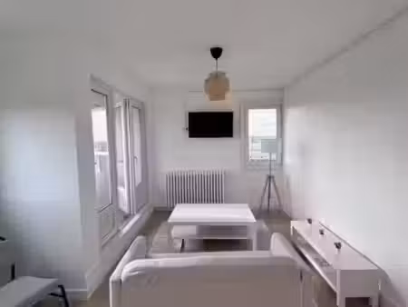 dernière chambre disponible en colocation – nantes île de nantes – t5 meublé avec balcon f