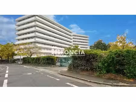 à découvrir aux mureaux ! charmant studio avec balcon!!