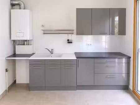 appartement t3 avec balcon  garage et cave à tassin-la-demi-lune