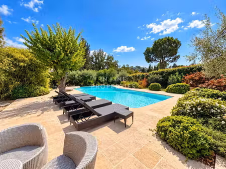 valbonne – villa avec piscine dans un domaine fermé – location meublée de septembre à juin