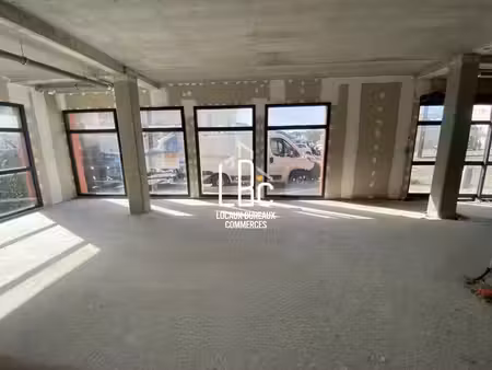 location commerce nantes 44000 113m²