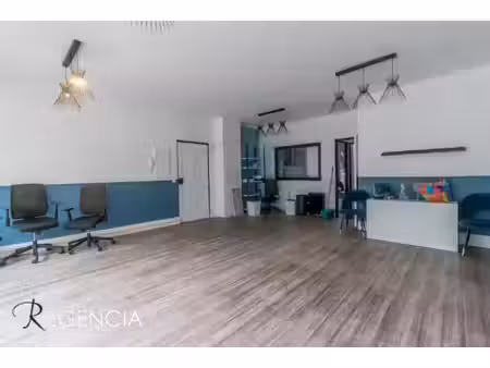 rue raspail - local commercial avec exterieur de 80 m2
