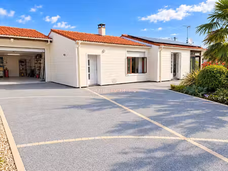 charmante maison 4 pièces avec grand jardin arboré à saint-hilaire-la-forêt