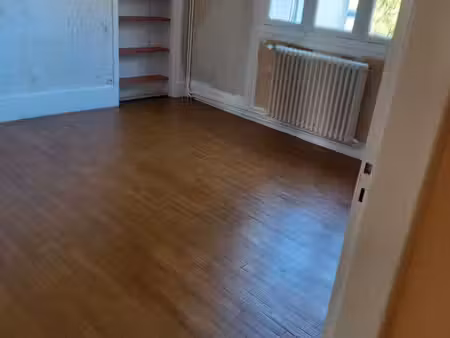 loue t 3 centre ville beauvais 74 m2