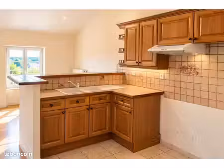 bel appartement lumineux de 80 m² – centre-ville de jarnac