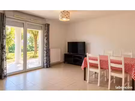 t3 meublé à louer – saint-priest 69800 – jardin privatif de 75 m² + parking