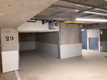 garage box fermé en sous-sol sécurisé — 15 m² — montfermeil