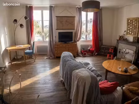 appartement de 86m² à louer en plein coeur de lussac les chateaux