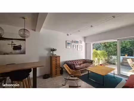 cassis – appartement comme une maison de 92 m² – 3 niveaux – terrasses – garage électrifié