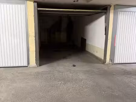 parking/box 16 m² nice