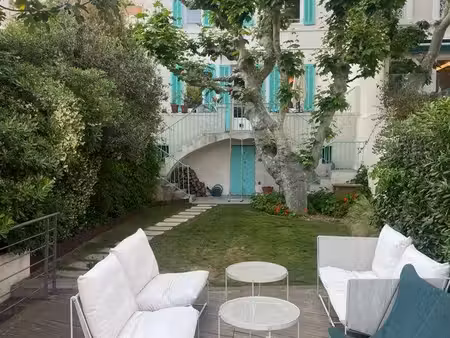 maison au vallon des auffes avec double garage  jardin avec vue mer