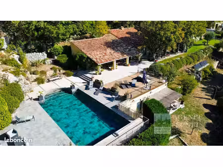 propriété 8 pièces 314 m²