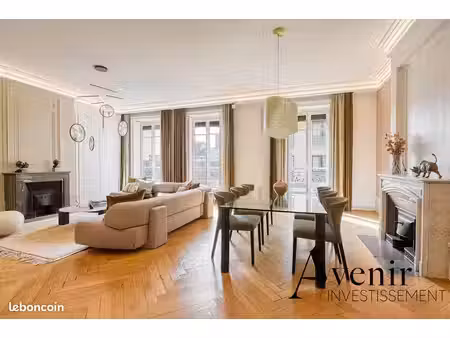 appartement 6 pièces 223 m²