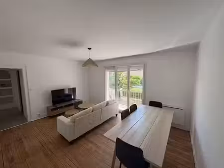 location meublée locaux professionnels 4 pièces 73 m² à talence (33400)  650 €