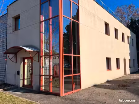 bureaux 200 m²