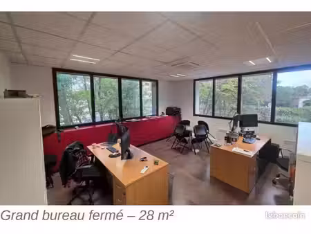 bureaux rénovés 49 m² – 2 parkings – tassin-la-demi-lune