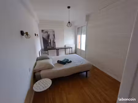 une chambre prêt du campus mazier  iut  etudiant  jeune actif...