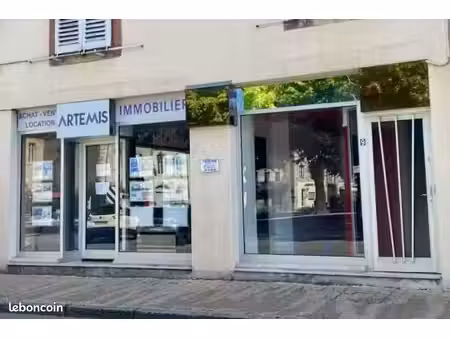 local commercial place courbet