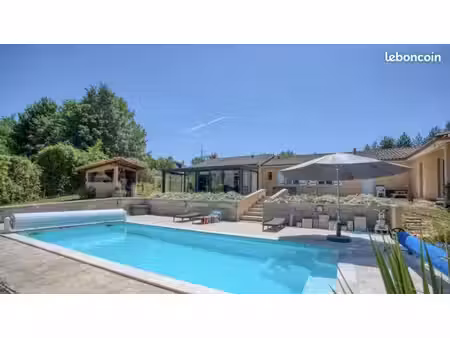 maison 7 pièces 210 m²