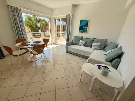 cavalaire-sur-mer spacieux 3 pièces rénové  grand balcon a