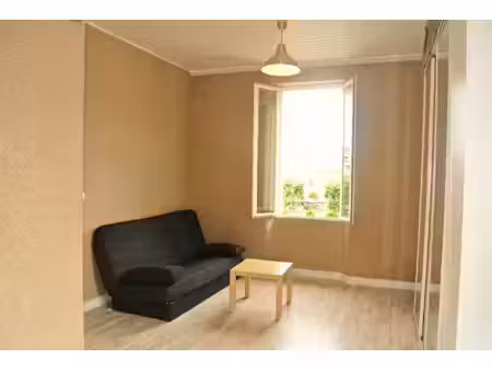 a vendre studio loué à mandelieu la napoule  proches tous commerces.