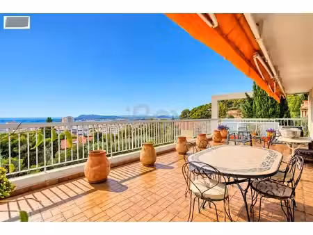 le faron t5 de 128 m2  terrasse plein sud et vue mer