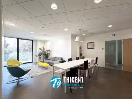 locaux à usage de bureaux situés au rez-de-chaussée 300 m²