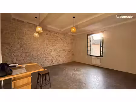 appartement t3 centre ville st gilles refait à neuf