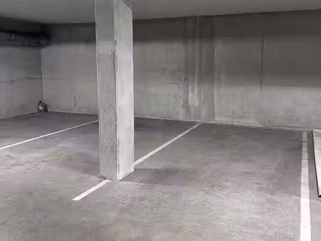 place de parking av