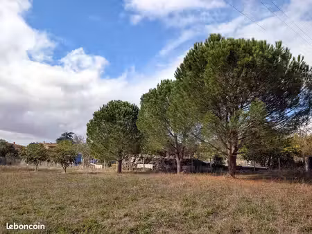 terrain constructible de 1 008 m² – au calme  plat et arboré