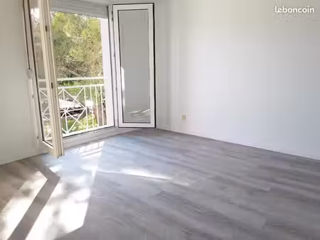 studio 1 pièce 28 m²