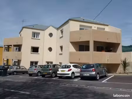 t4 de 80 m2 rdc avec balcon dans immeuble de standing