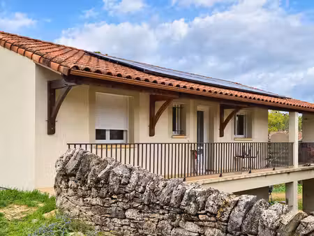 ? maison de village de 105 m² avec terrasse et jardin clos – varaire