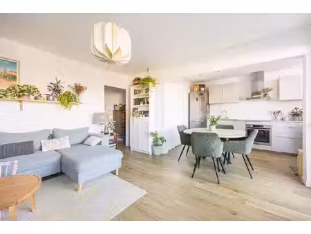 nantes -- appartement 3 pièces -- 69 m² -- double balcon -- cave -- place de stationnement