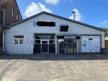 entrepôt de 400 m² avec bureau et parking à louer