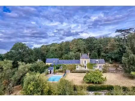 dans un paysage remarquable  un logis avec 78 ha