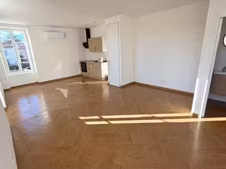t2 47 m² – saint-martin-lacaussade – location non meublée – parking – climatisation