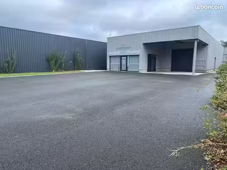 local commercial 1025 m² les billaux