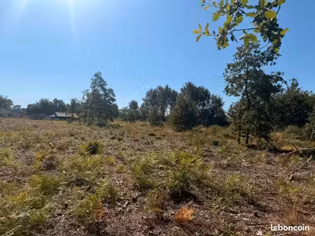 terrain 410 m² arbanats