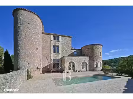 chateau 10 pièces 740 m²