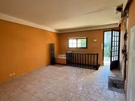 plateau brut de 39 m² avec terrasse de 10m2 en plein centre de sathonay-camp