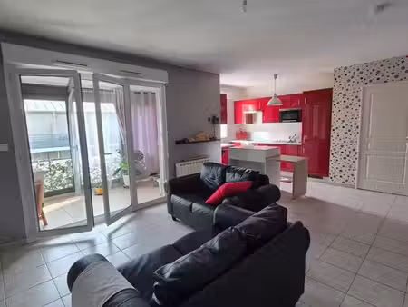 très beau t2 venissieux
