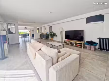 maison 6 pièces 218 m²