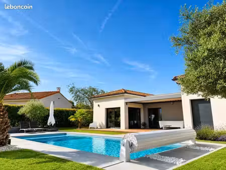 villa contemporaine récente plain pieds 126m2 4 chambres piscine terrain 1000m2