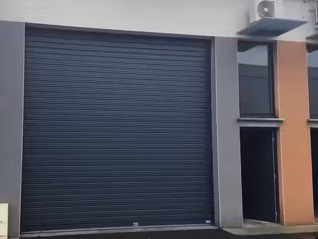 local d'activité commerciale/professionnelle avec bureau 100 m²