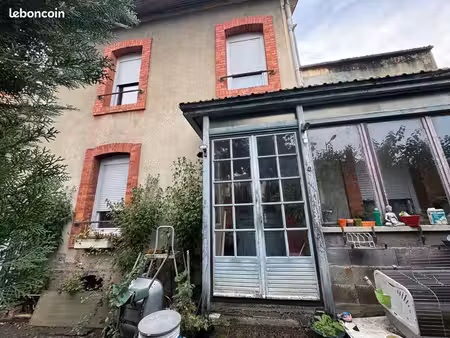 à vendre – maison de 250 m² avec jardin de 800 m²  grand garage et cave
