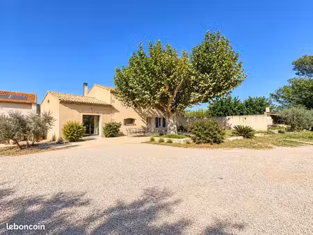 mas 9 pièces 230 m²