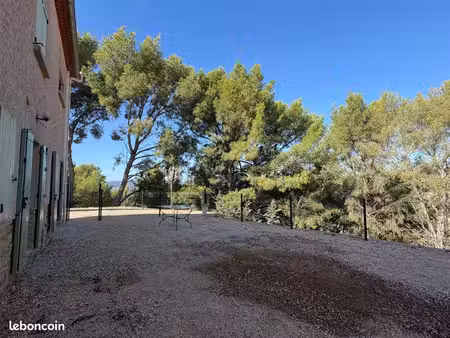 t2 avec jardin la ciotat plaines marines novembre à avril