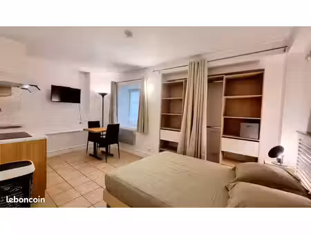 joli studio meublé 22m