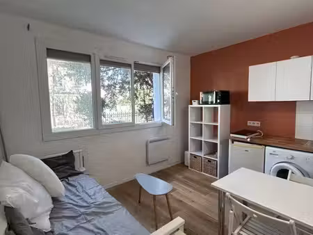 location studio meublé - 15m2 -centre ville salon de provence